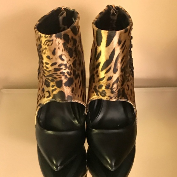 NWOB Leopard print & black pointy toe booties. - Picture 7 of 7